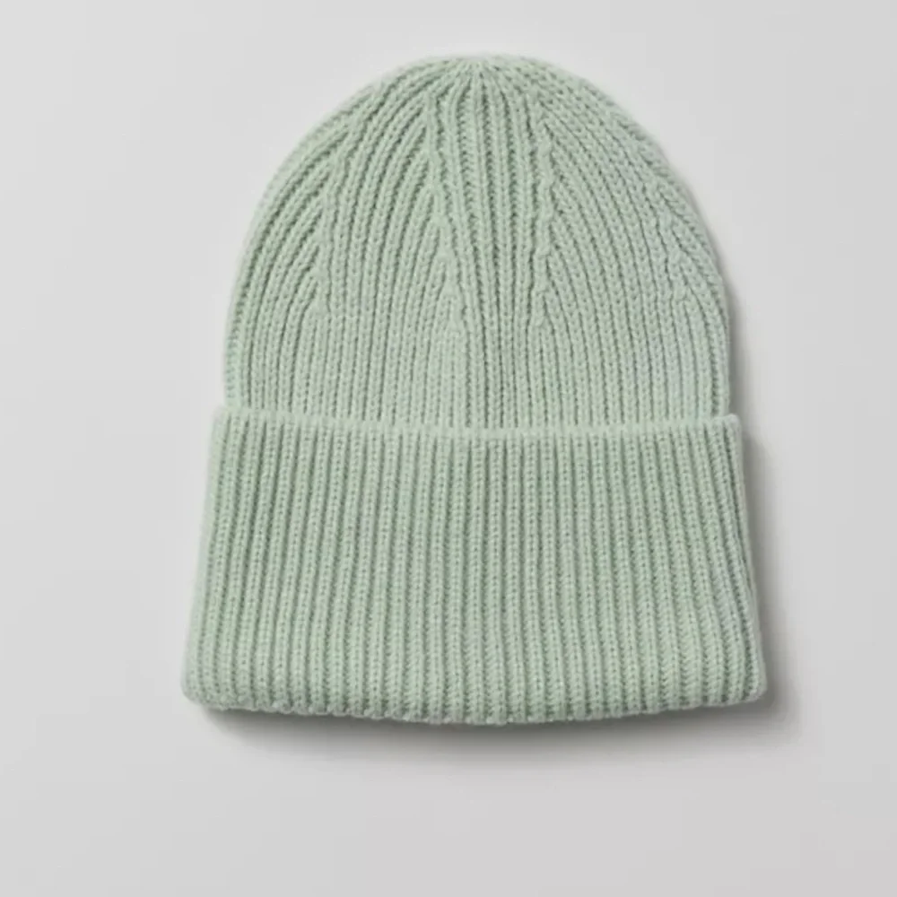 UO Khloe Ribbed Beanie in Ivory